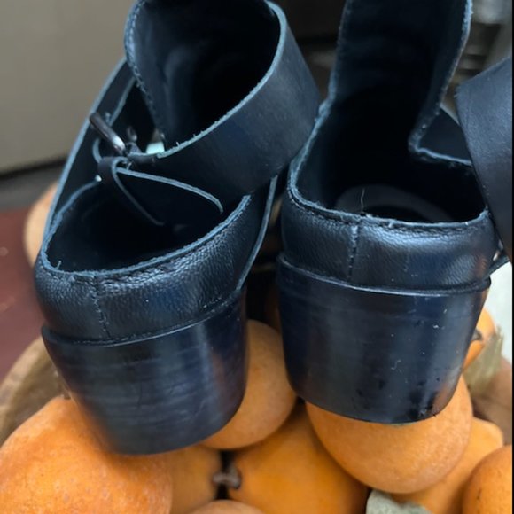 A7EIJE Black Leather Shooties - Picture 5 of 5